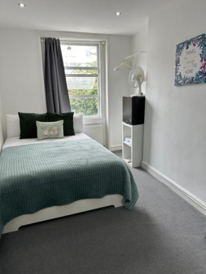 LORD MERIT GUEST HOUSE KING'S CROSS GRAYS INN ROAD